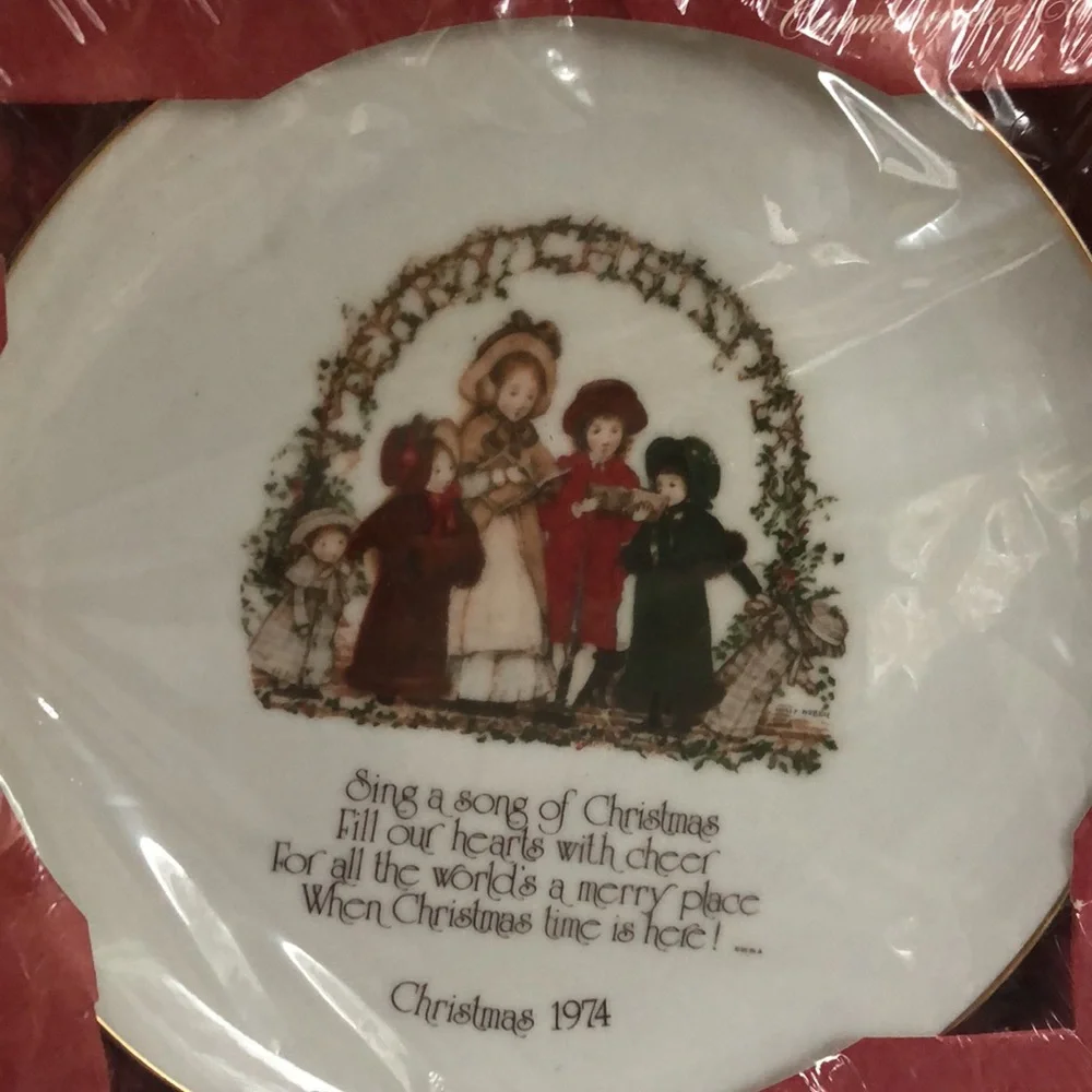 Vintage Holly Hobbie Commemorative Edition Collectible Christmas‎ Plate 1974 NWT